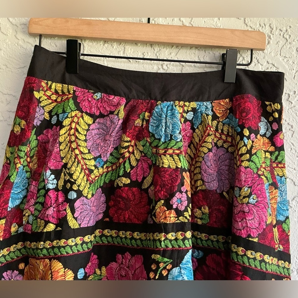 Edme & esyllte Floral Women's Skirt - Picture 2 of 9
